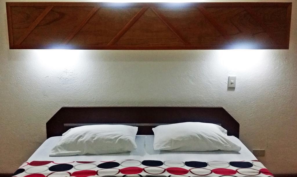 Bamboo Bungalows Resthouse Balabag  Phòng bức ảnh