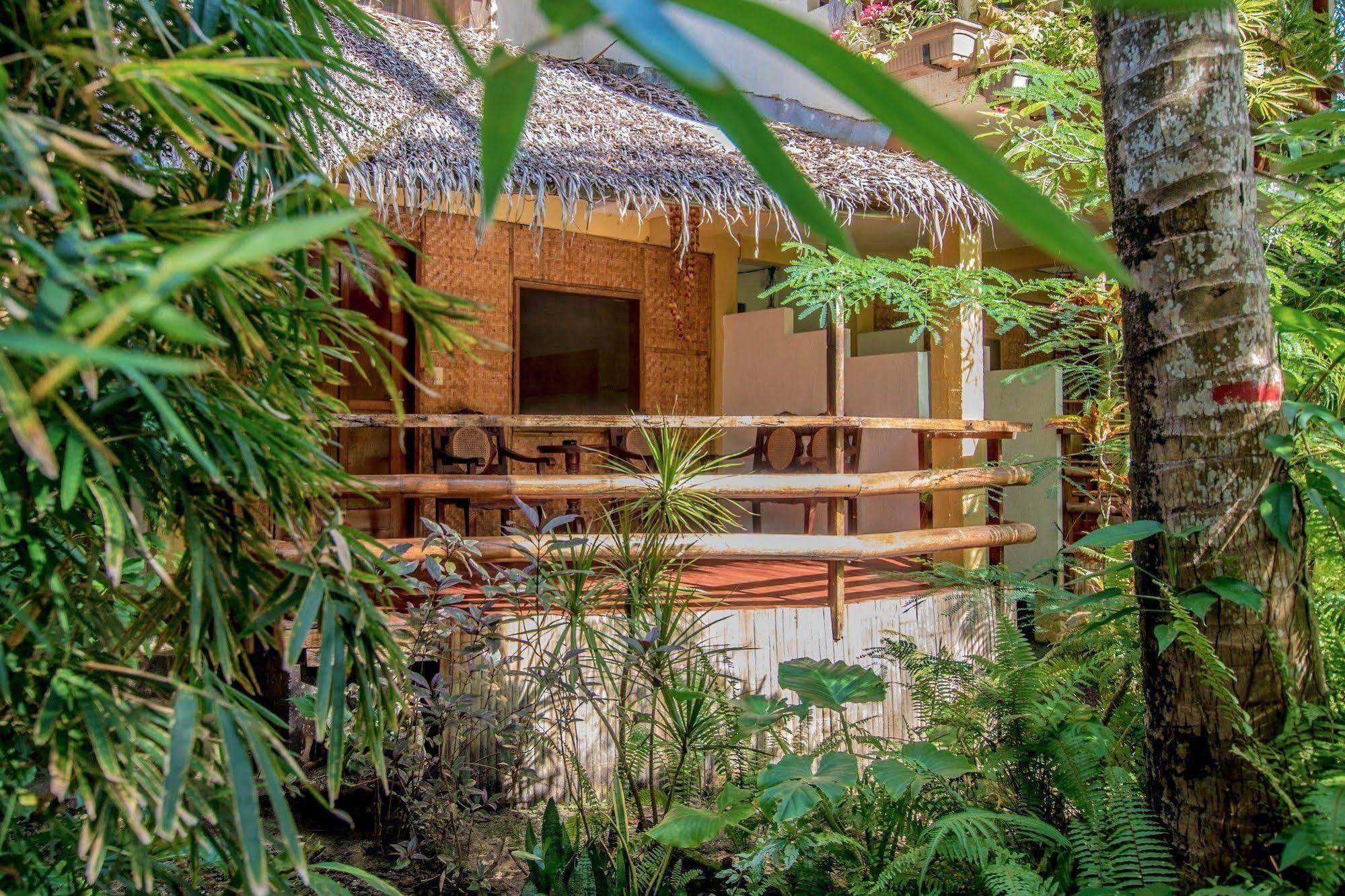 Bamboo Bungalows Resthouse Balabag  Ngoại thất bức ảnh