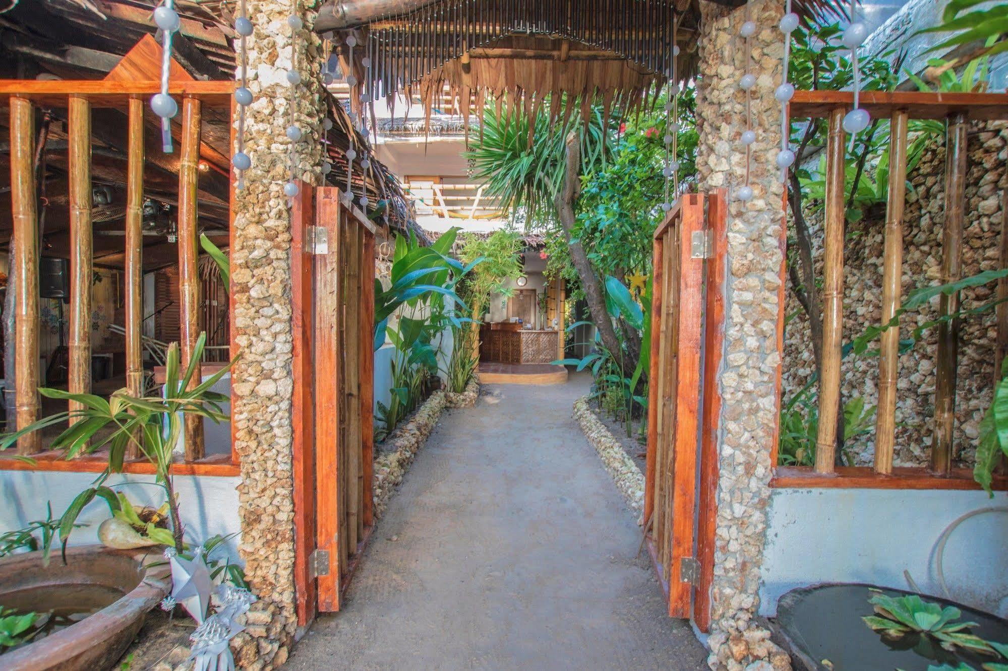 Bamboo Bungalows Resthouse Balabag  Ngoại thất bức ảnh