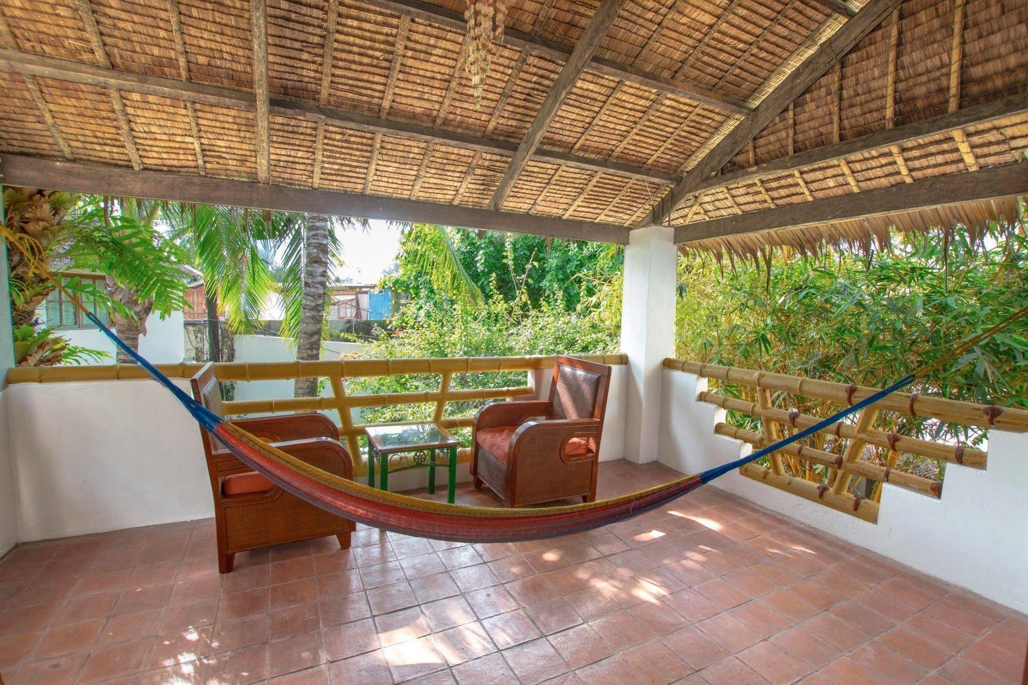 Bamboo Bungalows Resthouse Balabag  Ngoại thất bức ảnh